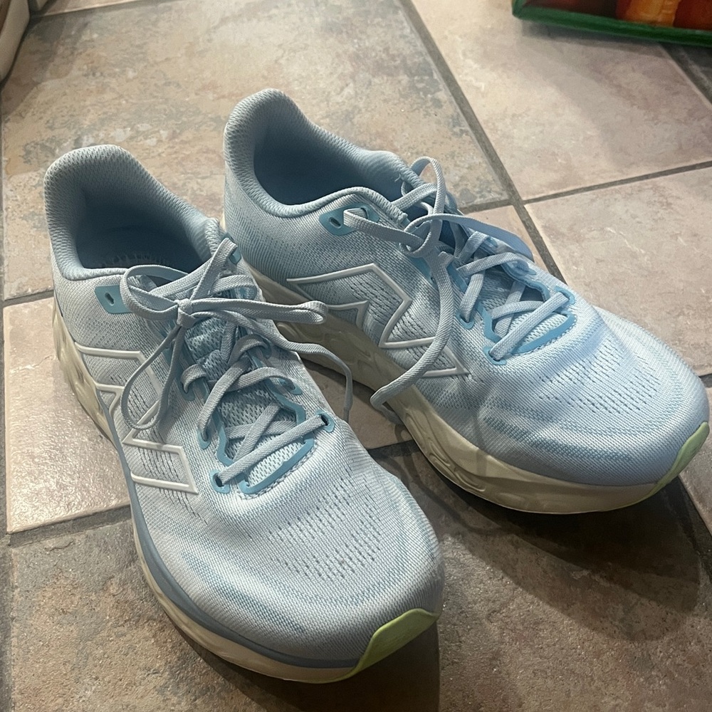 New Balance Women's Fresh Foam 680 v8 Size 9